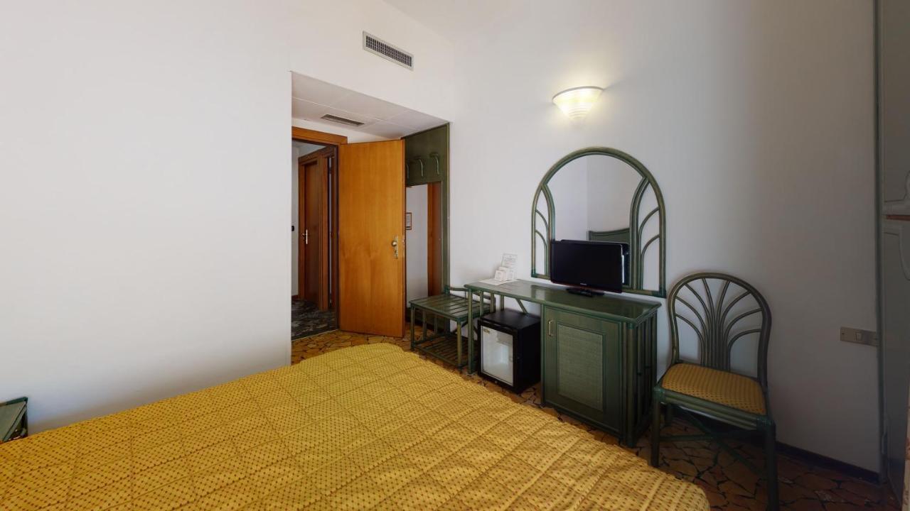 Hotel Zunino Spotorno Εξωτερικό φωτογραφία