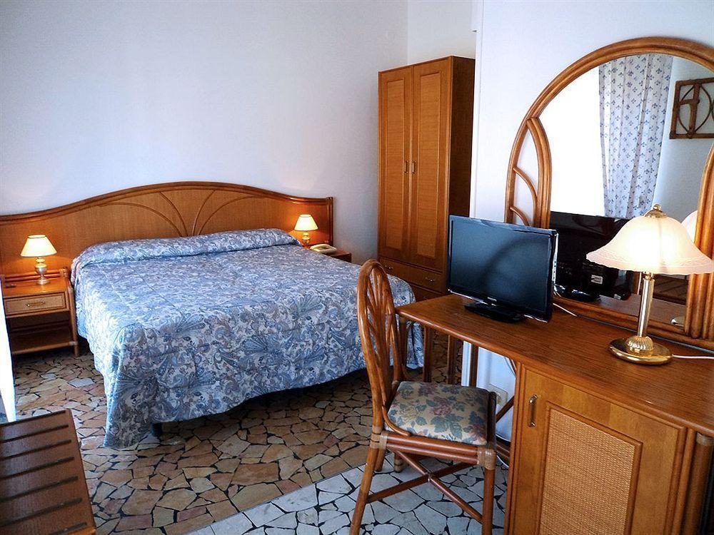 Hotel Zunino Spotorno Εξωτερικό φωτογραφία